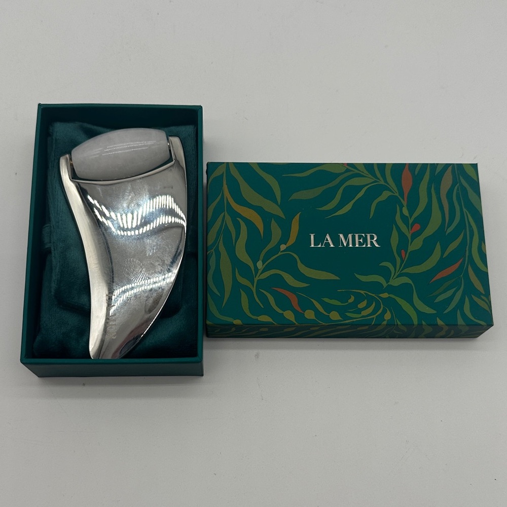 La Mer Silver Skincare Tool with Green Box